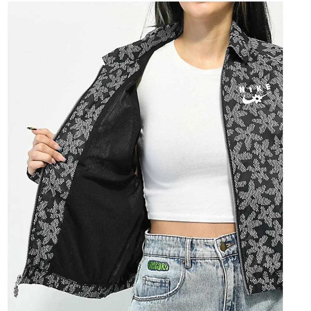 Nike Sportswear AOP Sport Daisy Black White Jacket Women’s Size Medium